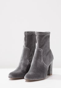 Steve Madden Botines - light grey