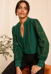Love & Roses PETITE - Camicia - dark green