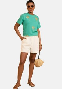 REGULAR FIT-CREW NECK  - T-shirt con stampa - aqua embellished palm