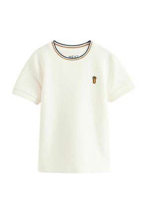 Hvid kortærmet T-shirt i et struktureret stof. Har en rund hals med kontrasterende sort og orange kant, samt et lille broderet hummerlogo.