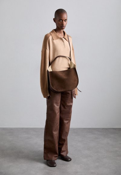 Ree Projects HELENE HOBO - Τσάντα χειρός - mocha