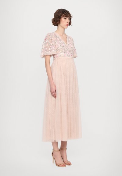 Needle & Thread ROSIE BODICE SHORT SLEEVE V NECK GOWN - Oblačila za posebne priložnosti - pearl pink