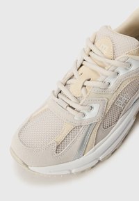 Tommy Hilfiger TH MODERN RUGGED RUNNER - Trainers - newsprint/light grey