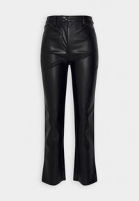 Pantalon noir en similicuir taille haute avec bouton devant, fermeture éclair, passants de ceinture et légère évasement en bas.