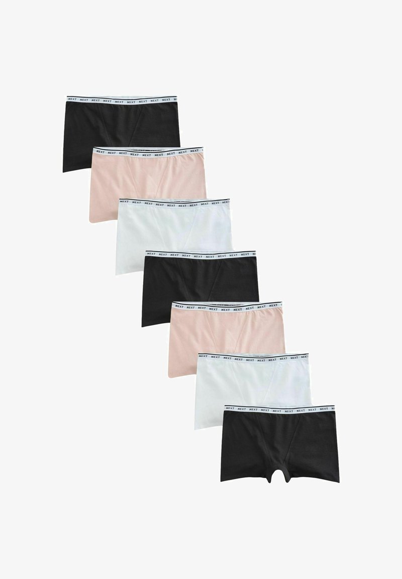 Sept paires de boxers pour hommes en noir, rose clair et blanc, chacun avec une ceinture blanche arborant la marque « NEXT ».