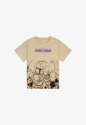 Beige Baumwoll-T-Shirt mit schwarzem Grafikdesign von zwei Figuren, mit "THE MANDALORIAN" in lila über der Illustration bedruckt.