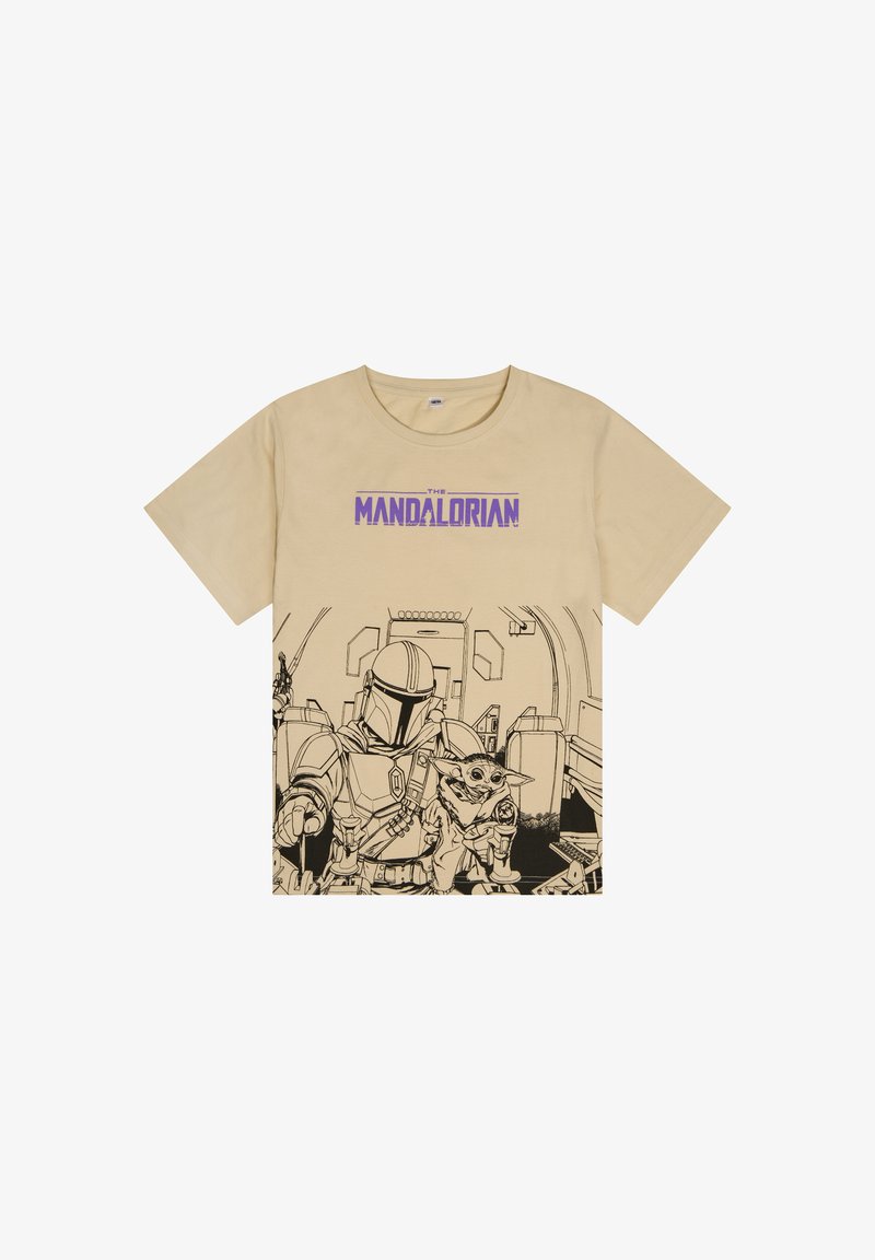 Camiseta de algodón beige con un diseño gráfico negro de dos personajes, con "THE MANDALORIAN" impreso en púrpura sobre la ilustración.