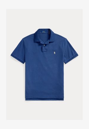 Sininen lyhythihainen poolopaita, jossa kaulus, kaksinappinen nappilista ja vasemmassa rinnassa pieni kirjottu hevosen logo.