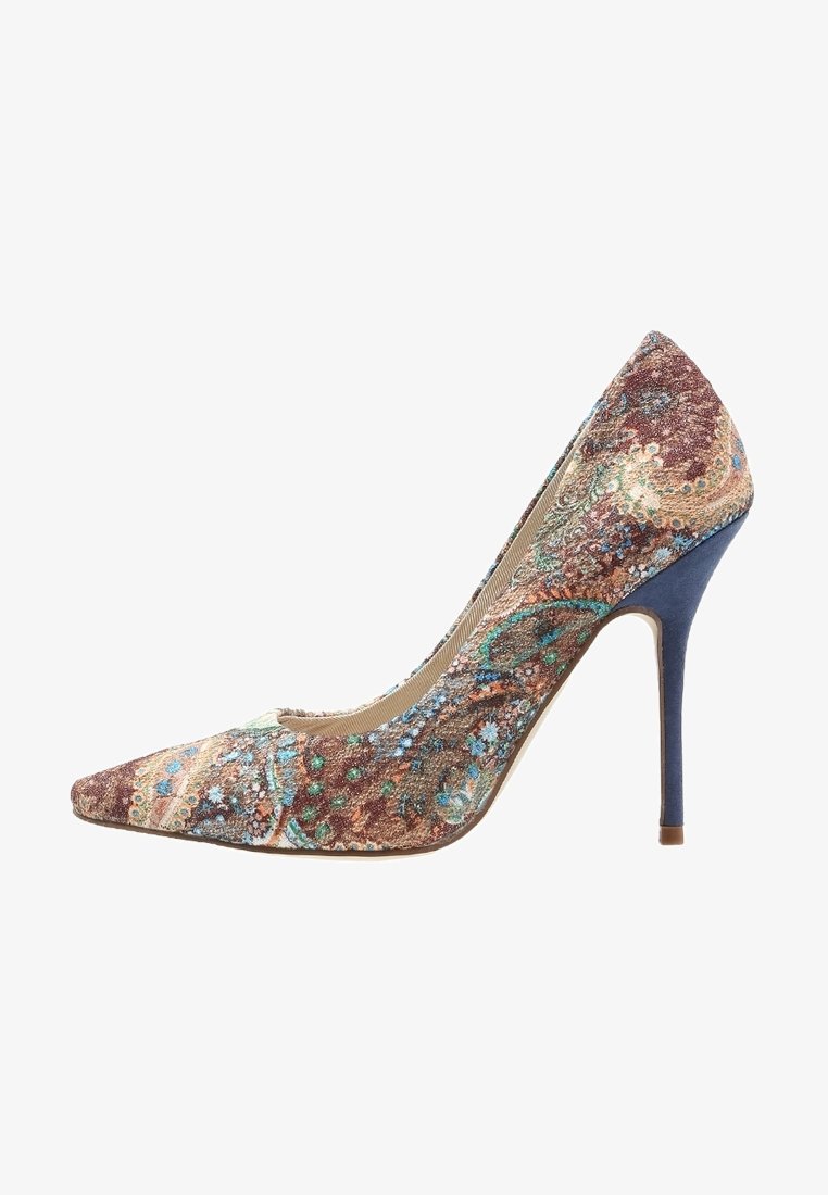 Chaussure femme à talon haut avec bout pointu, motif floral multicolore sur tissu et talon stiletto bleu foncé uni.