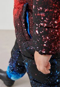 Next STANDARD - Talvihaalari - red galaxy print
