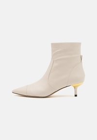 MICHAEL Michael Kors Botines - off-white