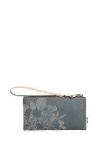 Billetera de muñeca de cuero gris con un patrón floral en relieve en tonos metálicos sutiles. Cuenta con una correa para la muñeca en color crema y detalles en oro.