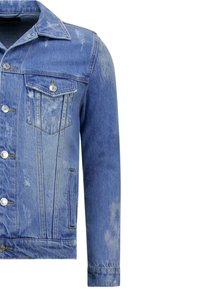 Blauwe spijkerjacket met een klassieke kraag, lange mouwen, verweringsdetails en twee borstzakken met knoopsluitingen.