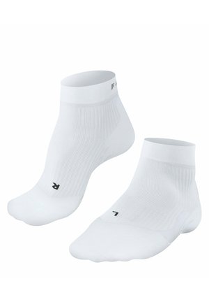 Chaussettes blanches mi-mollet avec texture côtelée, bord élastique et point renforcé. Présentent un logo noir sur le côté extérieur de chaque chaussette.
