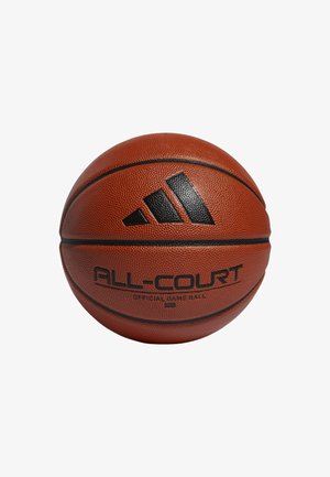 Brun basketball med en struktureret overflade, udstyret med sorte accenter. Logoet "ALL-COURT" og "OFFICIAL GAME BALL" trykt med fede sorte bogstaver.