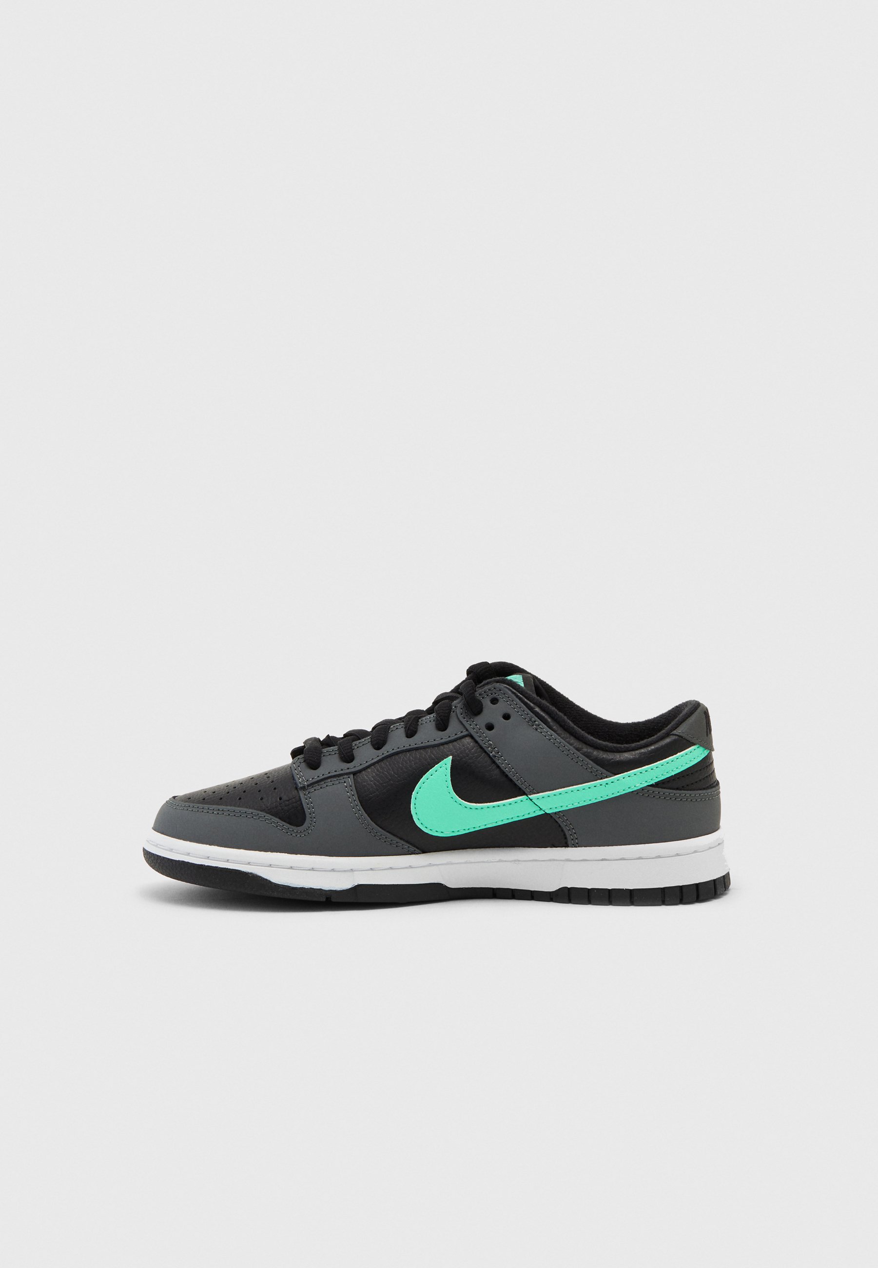 Nike Sportswear NIKE DUNK LOW RETRO GG - Sneakers laag - iron grey/green  glow/black/white/grijs - Zalando.be