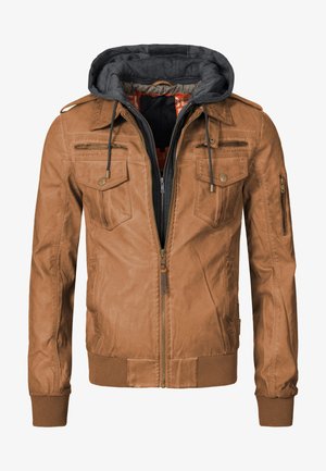 Brun, strukturerad läderjacka med en grå huva, dragkedjestängning, två bröstfickor och ribbade ärmslut, som visar en avslappnad, lager-på-lager-design.