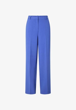 Niebieskie spodnie o szerokich nogawkach, o gładkiej fakturze, z płaskim przodem, szlufkami na pasek i dopasowanym krojem.