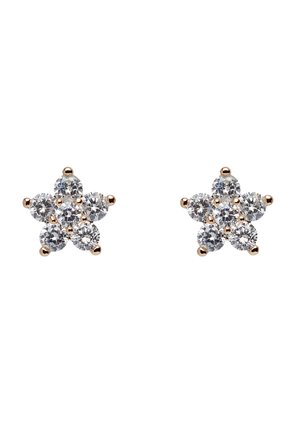 Paire de boucles d'oreilles clous en forme d'étoile composées de petites pierres précieuses rondes et transparentes serties sur des griffes en or sur un fond blanc.