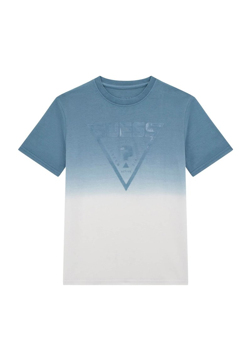 Camiseta de manga corta con un diseño en degradado que va del azul en la parte superior al blanco en la parte inferior. Incluye un logo texturizado en el centro.