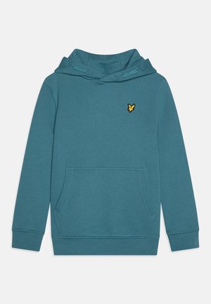 Bluza z kapturem w kolorze morskim, z przednią kieszenią kangurką, ściągaczami na rękawach oraz małym żółtym logo na piersi. Gładka faktura.