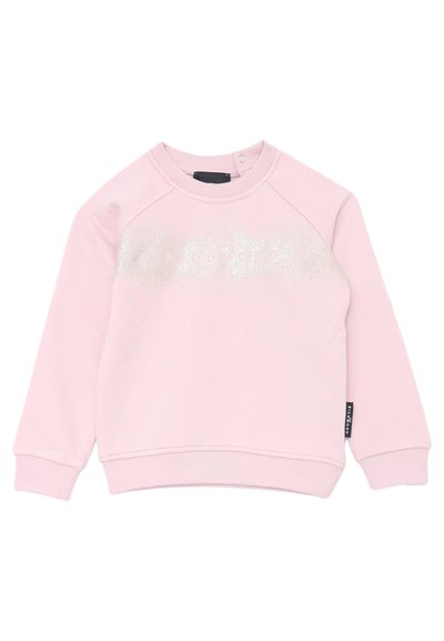 Felpa rosa chiaro con scollo rotondo, maniche raglan e testo in glitter argento sul petto. Presenta un'etichetta sulla manica sinistra.