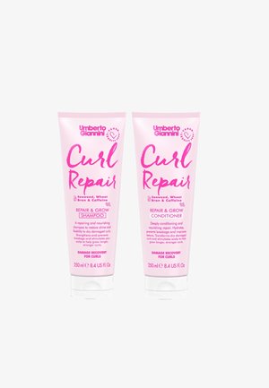 Roze tubes van Umberto Giannini Curl Repair shampoo en conditioner, elk 250 ml, met witte en zwarte tekst, en graphics die de belangrijkste voordelen aangeven.
