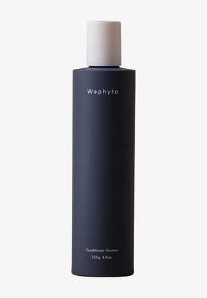 Grande bouteille bleu foncé de Waphyto Conditioner Nurture avec un bouchon blanc, 250 grammes ou 8,8 onces, sur un fond clair uni.
