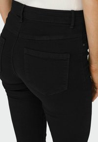 ONLY ONLRAIN MITTLERE TAILLE - Oprijete (skinny) kavbojke - black denim