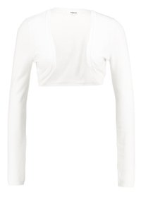 Biały krótki kardigan, długie rękawy, prążkowana faktura, otwarty przód, wykonany z miękkiego dzianinowego materiału, minimalistyczny styl bez zapięć.