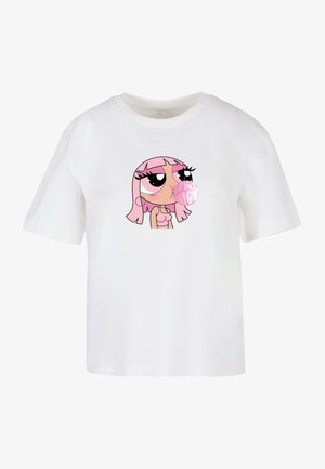 Camiseta blanca de algodón con un personaje de dibujos animados con cabello rosa, grandes ojos y chicle, centrado en la parte delantera. Mangas cortas y cuello redondo.