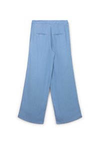 Pantalons larges bleu clair avec une texture lisse, dotés de deux poches arrière et d'une taille épurée sans fermetures visibles.