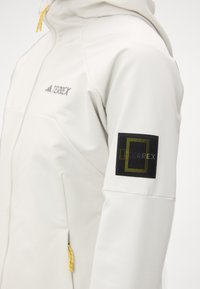 Adidas Terrex NATIONAL GEOGRAPHIC WOMEN SOFTSHELL JACKET - Casaco softshell - orbit grey