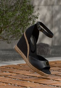 Sélectionné, black
