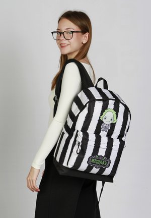 Karactermania School bag - beetlejuice white