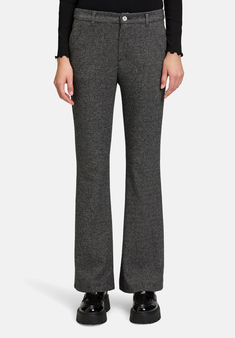Graue ausgestellte Hosen mit einem strukturierten Hahnentrittmuster. Verfügt über einen Taillenbund mit einem Knopfverschluss und zwei Fronttaschen.