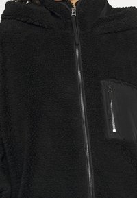 ONLY Petite Abrigo de invierno - black