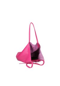 Borsa tote in pelle rosa con un esterno liscio e un interno morbido in suede, dotata di doppie maniglie e un'apertura superiore chiusa da un cordoncino.
