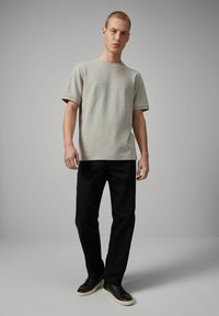 Next TEXTURED REGULAR FIT - Jednoduché tričko - grey
