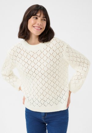 Pull en tricot blanc avec un motif de losanges, col rond et longues manches évasées. Texture douce avec une coupe ample et un ourlet côtelé.