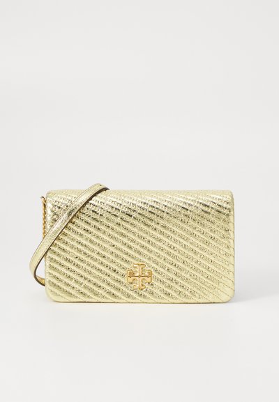 Tory Burch KIRA MOTO QUILT CHAIN WALLET - Soma ar siksnu pāri ķermenim - gold-coloured