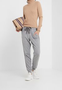 FTC Cashmere Strickpullover - beige
