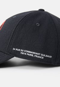 Nike Performance U J CLUB CAP S CB PARIS ST GERMAIN - Equipación de clubes - off noir/sail/infrared 23