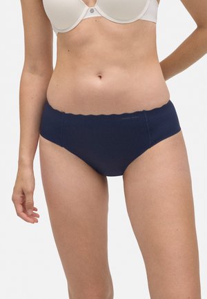 Bóxer de mezcla de algodón azul marino con una cinturilla con forma de ola y mínimos detalles de costura, con un discreto logo de la marca en el lateral.