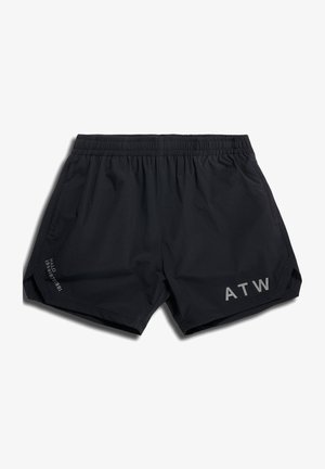 Czarne krótkie spodenki wykonane z lekkiego materiału, z elastycznym paskiem w talii, bocznymi kieszeniami i nadrukowanym napisem "ATW" z przodu.