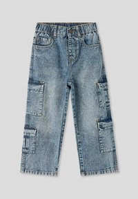 Niebieskie dżinsowe spodnie cargo z elastycznym pasem, wieloma bocznymi kieszeniami i prostym krojem nogawek. Klasyczne, wyblakłe wykończenie z przeszyciami.