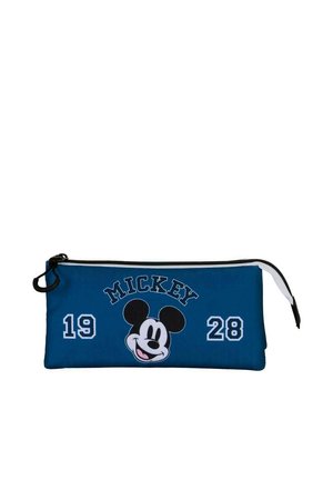 Trousse en tissu bleu avec fermeture éclair noire, présentant un grand graphique imprimé de Mickey Mouse, le texte "MICKEY", et les chiffres "19" et "28".