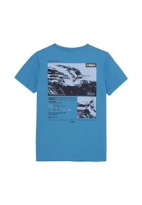 Blå bomullströja med en grafisk bild av berg och en cirkulär design, samt svarta och vita textelement på baksidan.