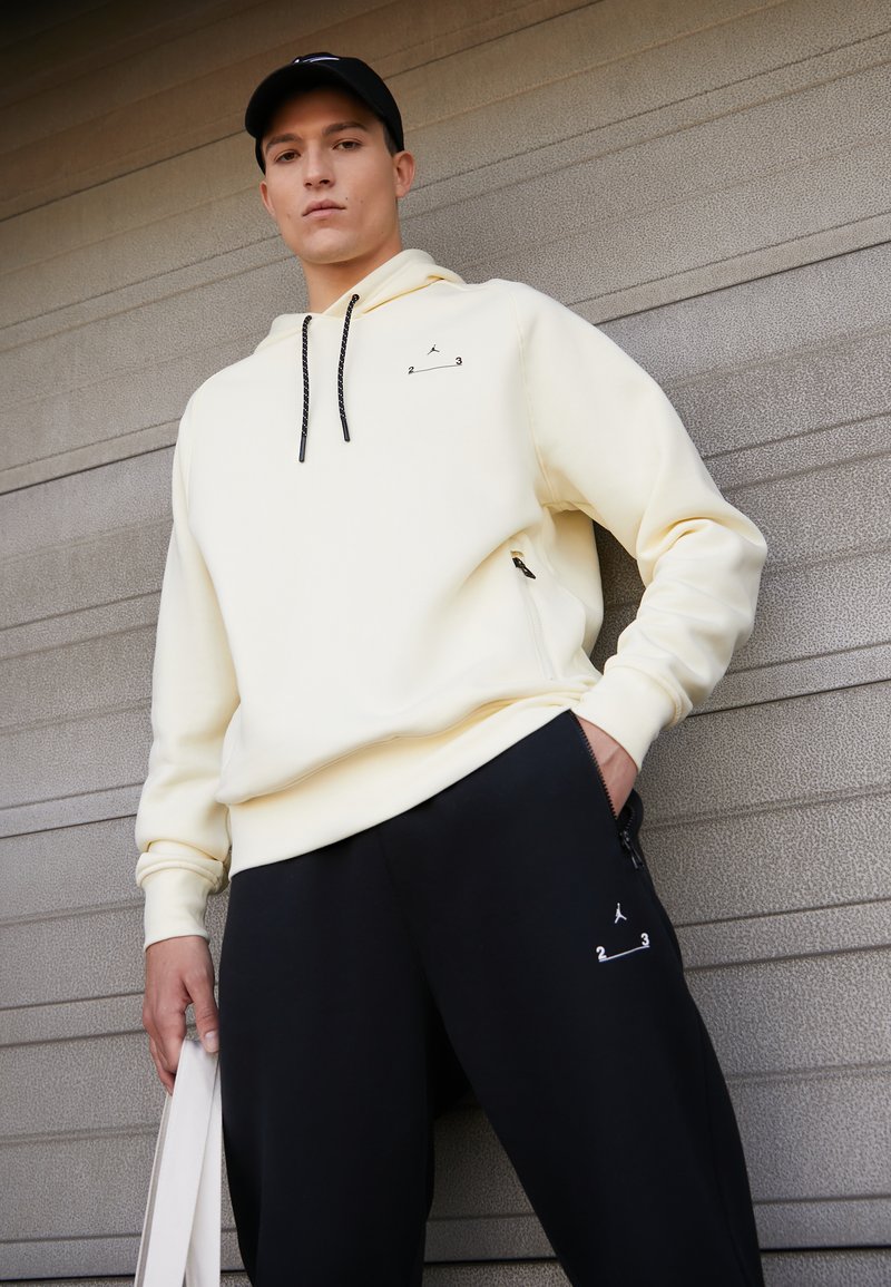 Jordan Collegepaita coconut milk/sail/black/luonnonvalkoinen Zalando.fi