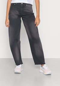 Weekday FAITH TROUSERS - Calças de ganga de corte relaxado - black